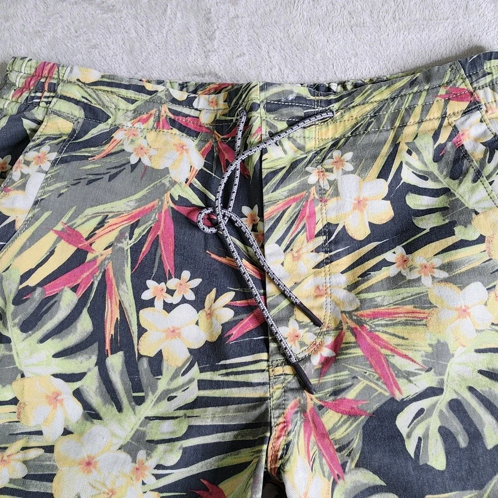 Aeropostale A87 NY Shorts Men Size S Mid Rise Yellow Painted Print Coastal‎